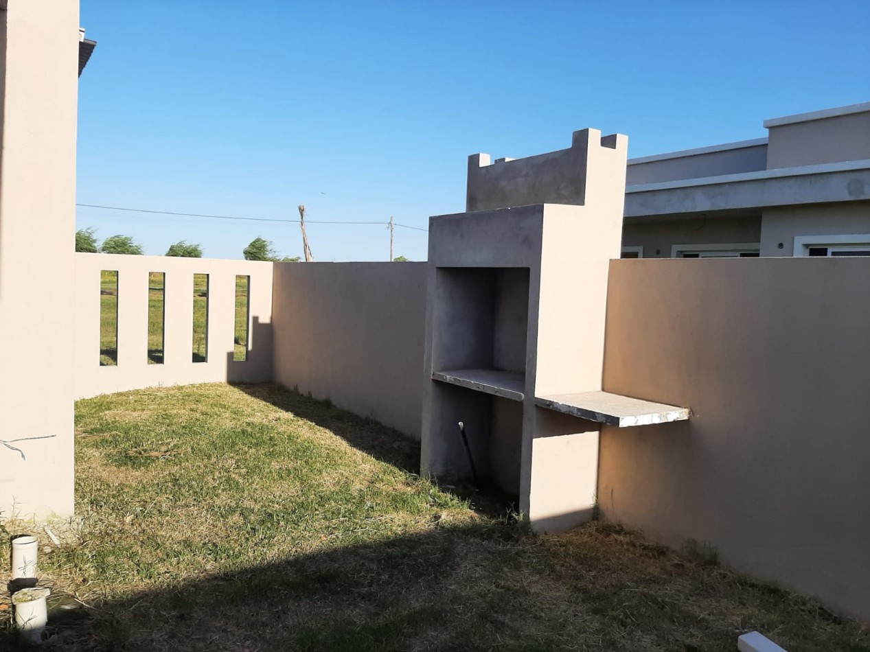 DUPLEX EN BARRIO SEMI CERRADO