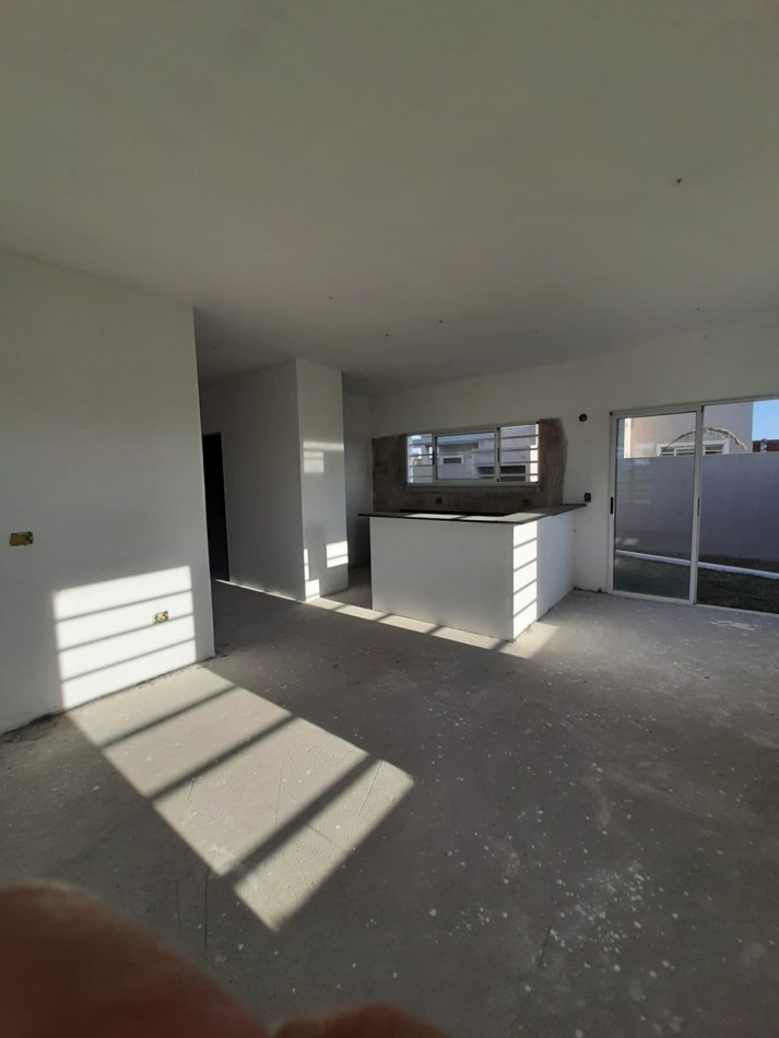 DUPLEX EN BARRIO SEMI CERRADO