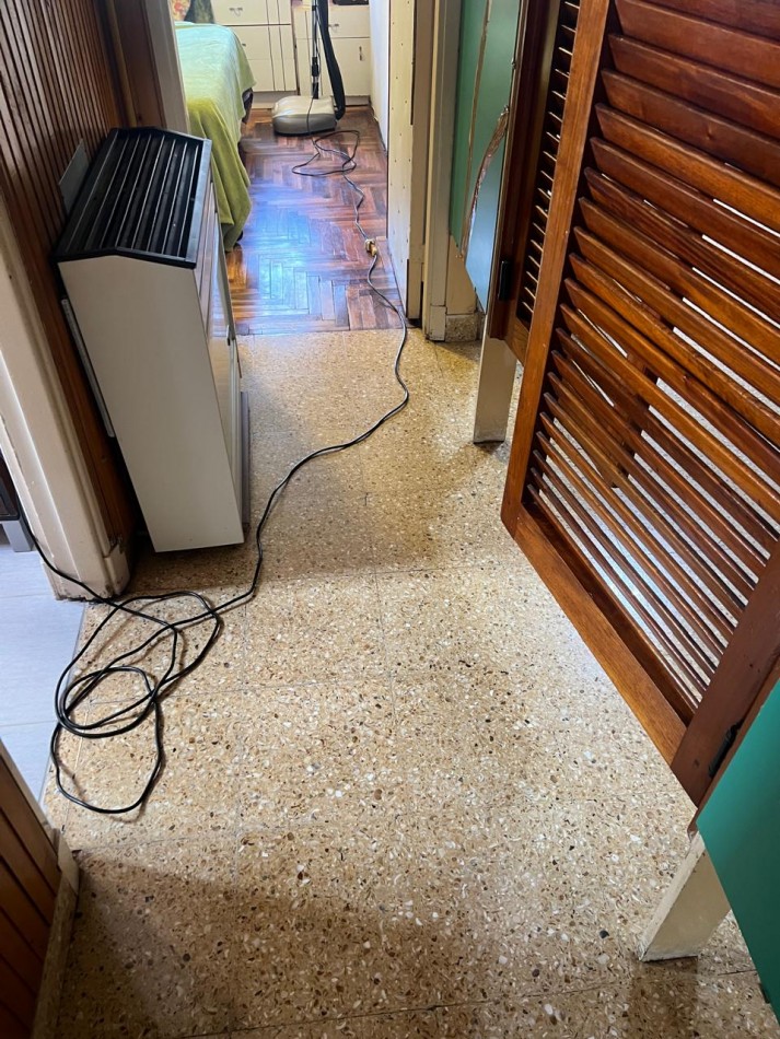 DEPARTAMENTO 3 AMB CON BALCON SALIENTE A LA CALLE EN 2° PISO POR ESCALERA. APTO CREDITO 