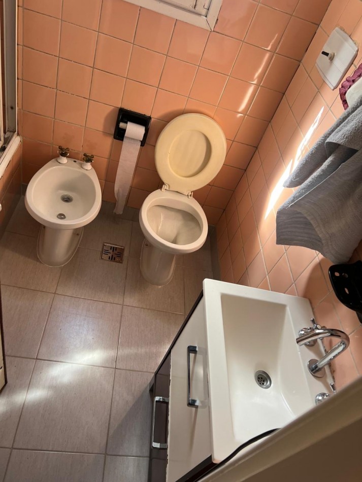 DEPARTAMENTO 3 AMB CON BALCON SALIENTE A LA CALLE EN 2° PISO POR ESCALERA. APTO CREDITO 