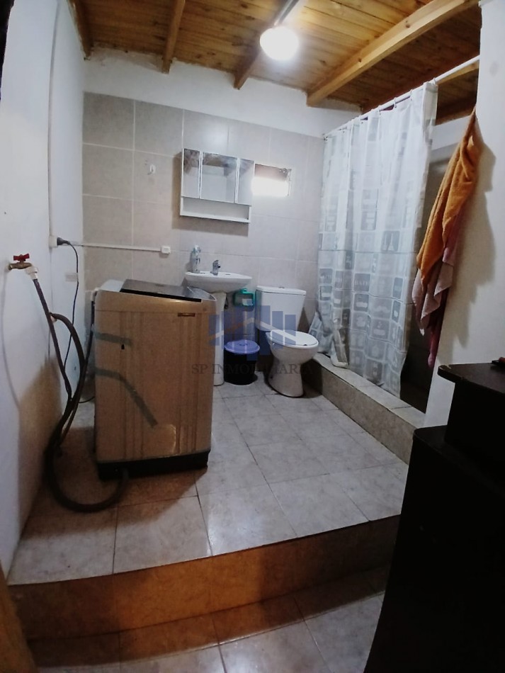 VENTA DE PROPIEDAD CON SEIS VIVIENDAS MAS UN LOCAL COMERCIAL EN ZONA SUR