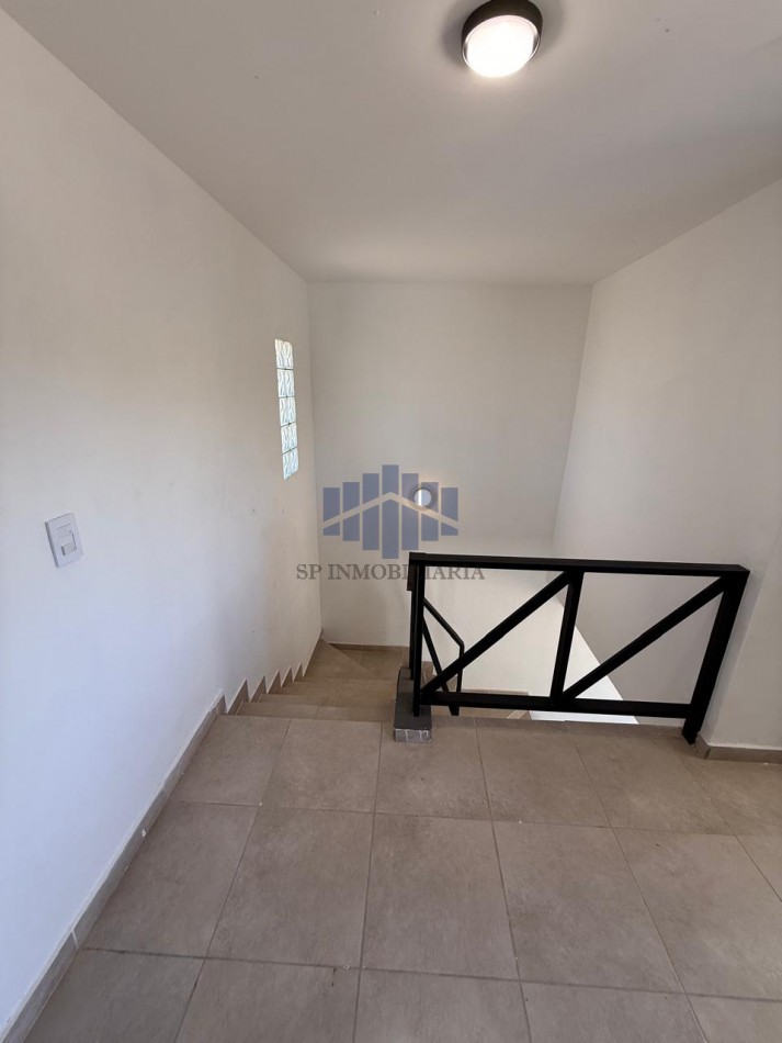 ALQUILER VIVIENDA DE 2 PLANTAS EN FERNANDEZ ORO