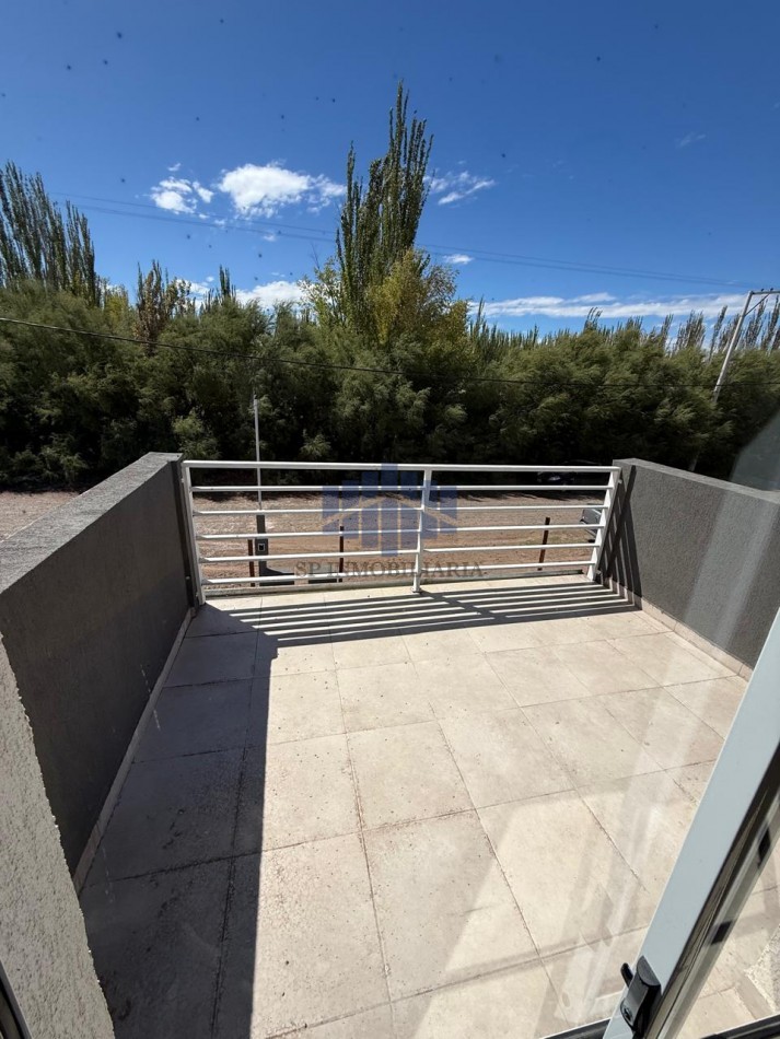 ALQUILER VIVIENDA DE 2 PLANTAS EN FERNANDEZ ORO