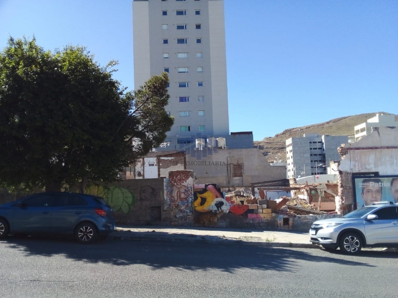 VENTA DE TERRENO EN  ESQUINA ZONA CENTRO