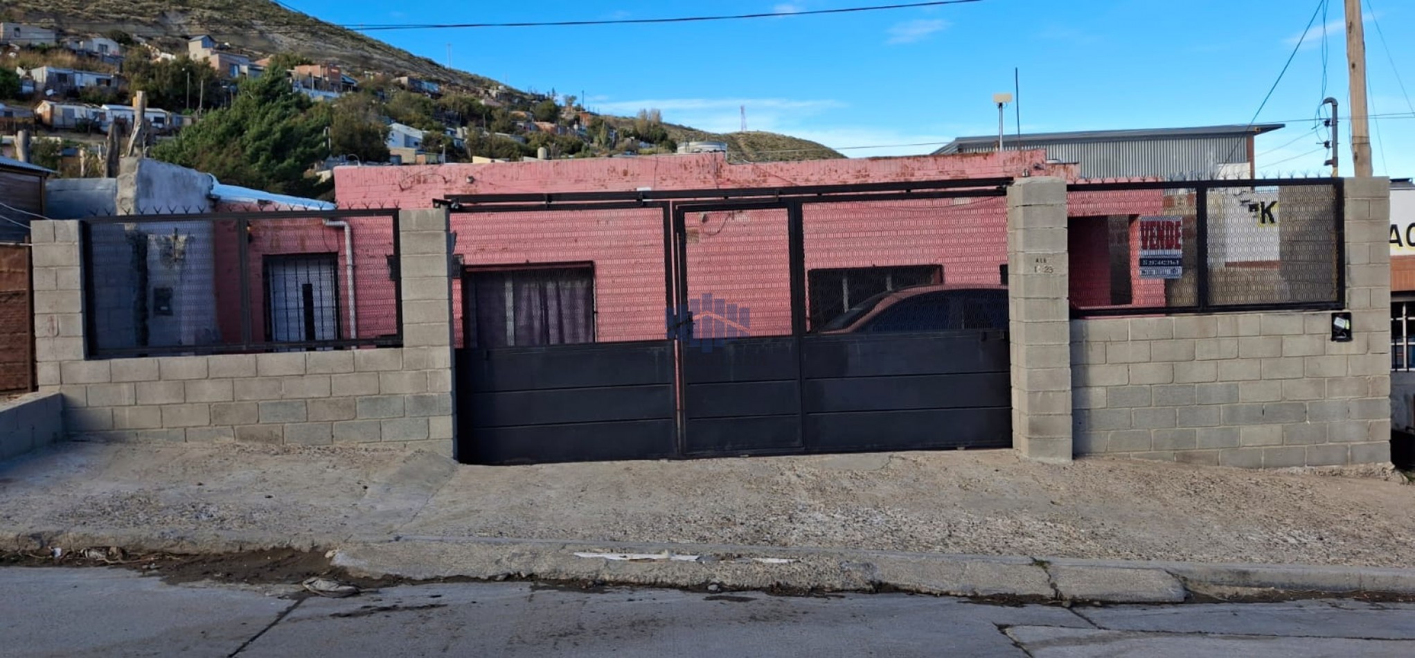 SE VENDE LOTE CON 2 VIVIENDAS UNIFAMILIARES EN ZONA SUR
