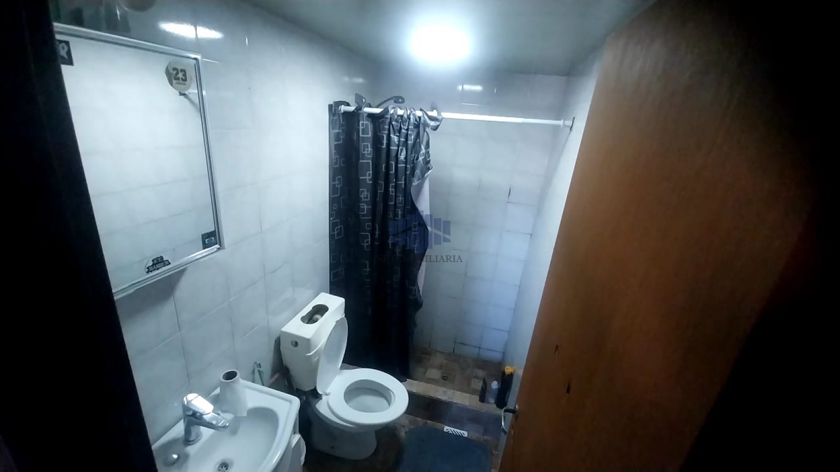 VENTA DE LOTE CON 4 VIVIENDAS UNIFAMILIARES EN ZONA SUR