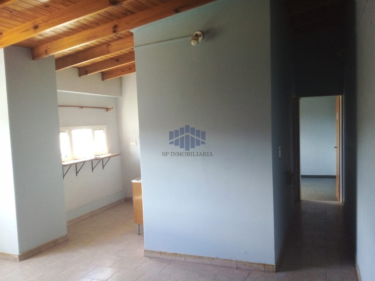 DEPARTAMENTO EN BARRIO ROCA