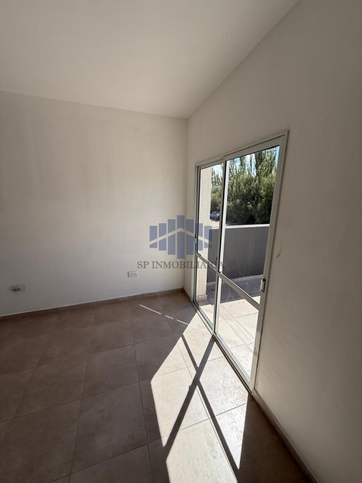 ALQUILER VIVIENDA DE 2 PLANTAS EN FERNANDEZ ORO