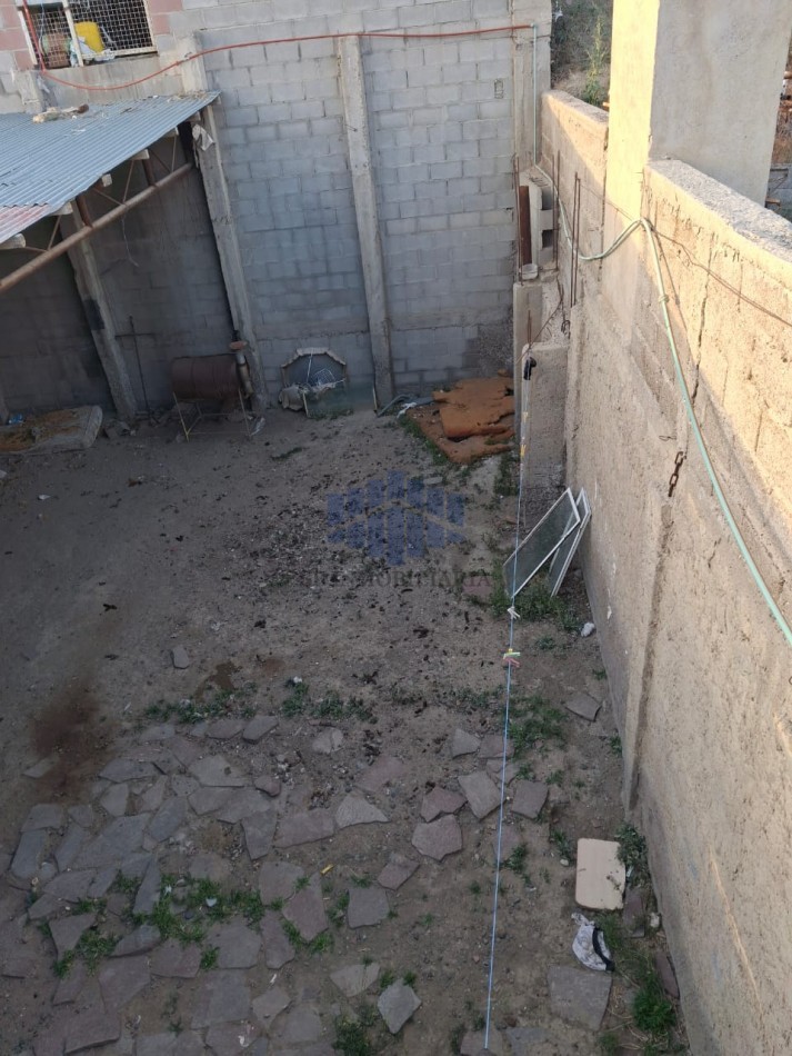 VENTA DE LOTE CON 4 VIVIENDAS UNIFAMILIARES EN ZONA SUR