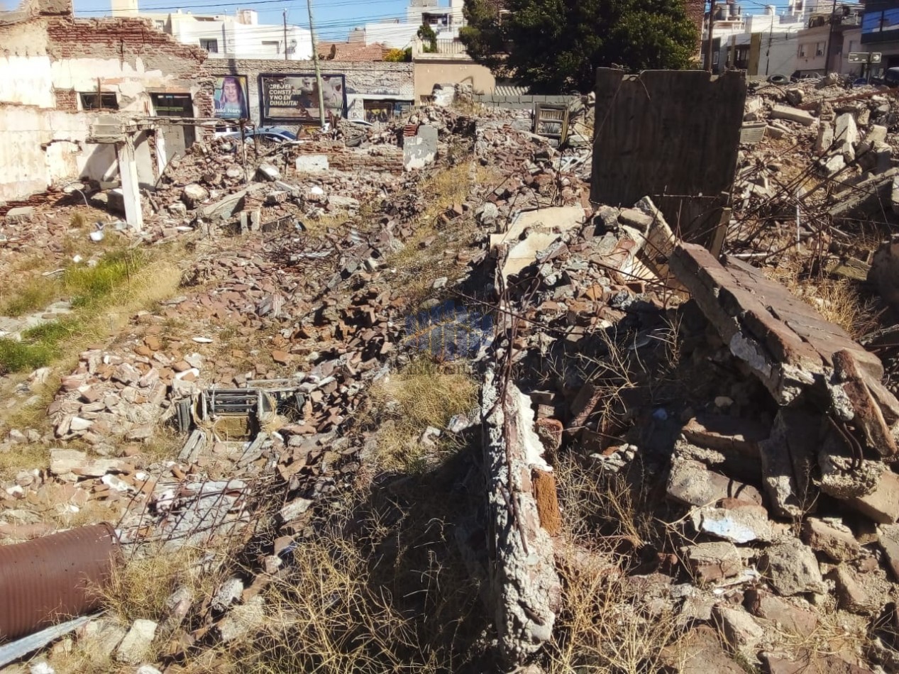 VENTA DE TERRENO EN  ESQUINA ZONA CENTRO