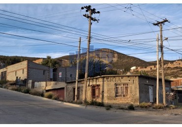 VENTA DE LOTE CON 4 VIVIENDAS UNIFAMILIARES EN ZONA SUR